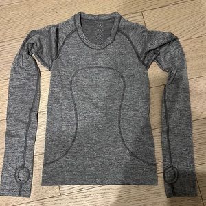Sparkly grey lulu lemon Swiftly Tech Long Sleeve Shirt 2.0  Race Length